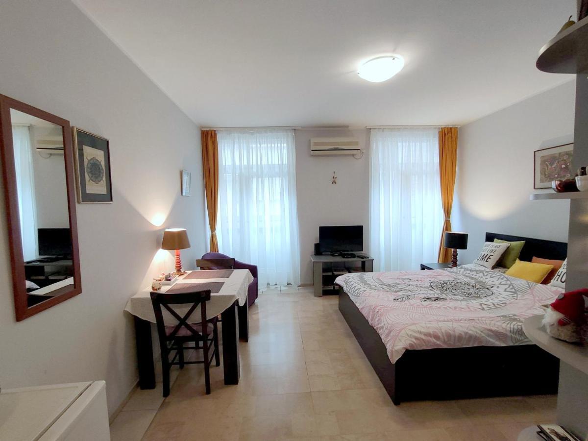 City Center Lovely Studio Apartment Белград Экстерьер фото