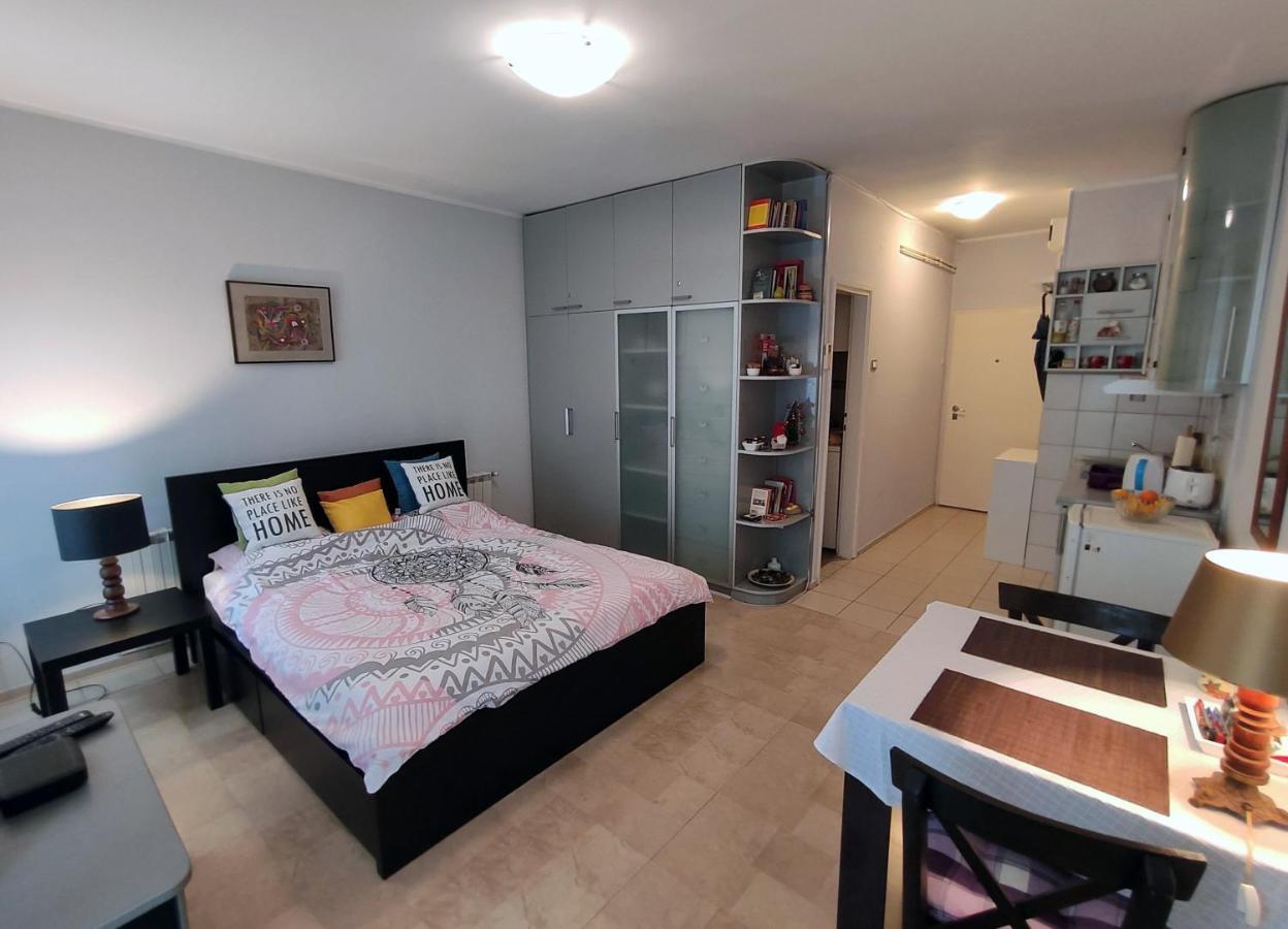 City Center Lovely Studio Apartment Белград Экстерьер фото